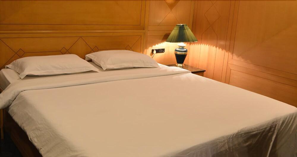 Hotel Kala Sagar Pimpri-Chinchwad Exterior photo